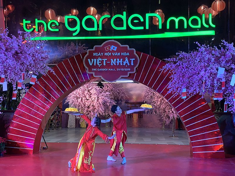 Ngày hội Văn hóa Việt Nhật - Biểu diễn múa Mâm Vàng Ngày hội Văn hóa Việt Nhật - Biểu diễn múa Mâm Vàng